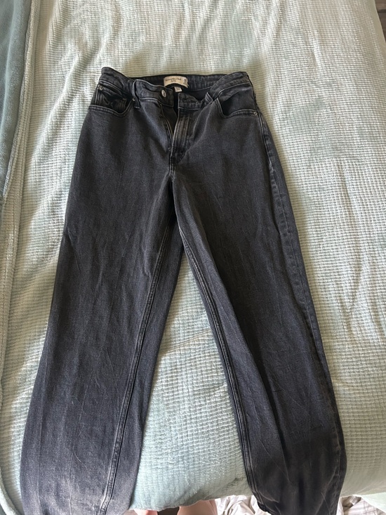 Abercrombie & Fitch Denim - Abercrombie & Fitch The Mom High-Rise Jeans in Washed Black size 6L